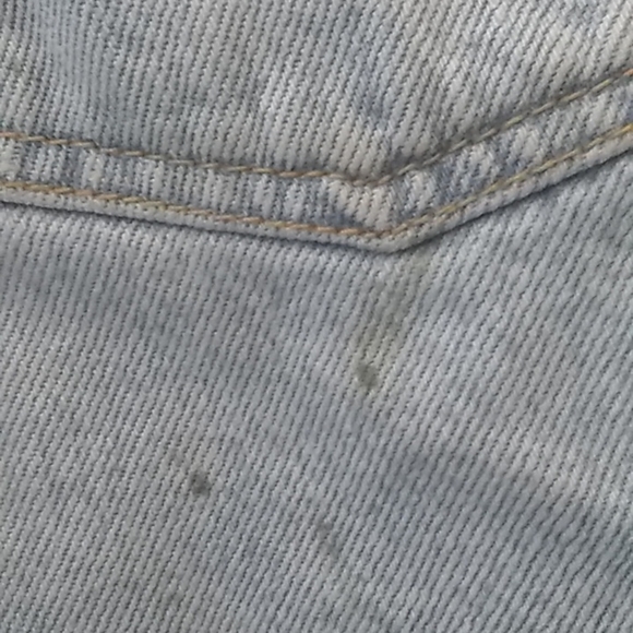 FINAL MARKDOWN LEVI’S 501 distressed denim shorts 28 waistline - Picture 9 of 15